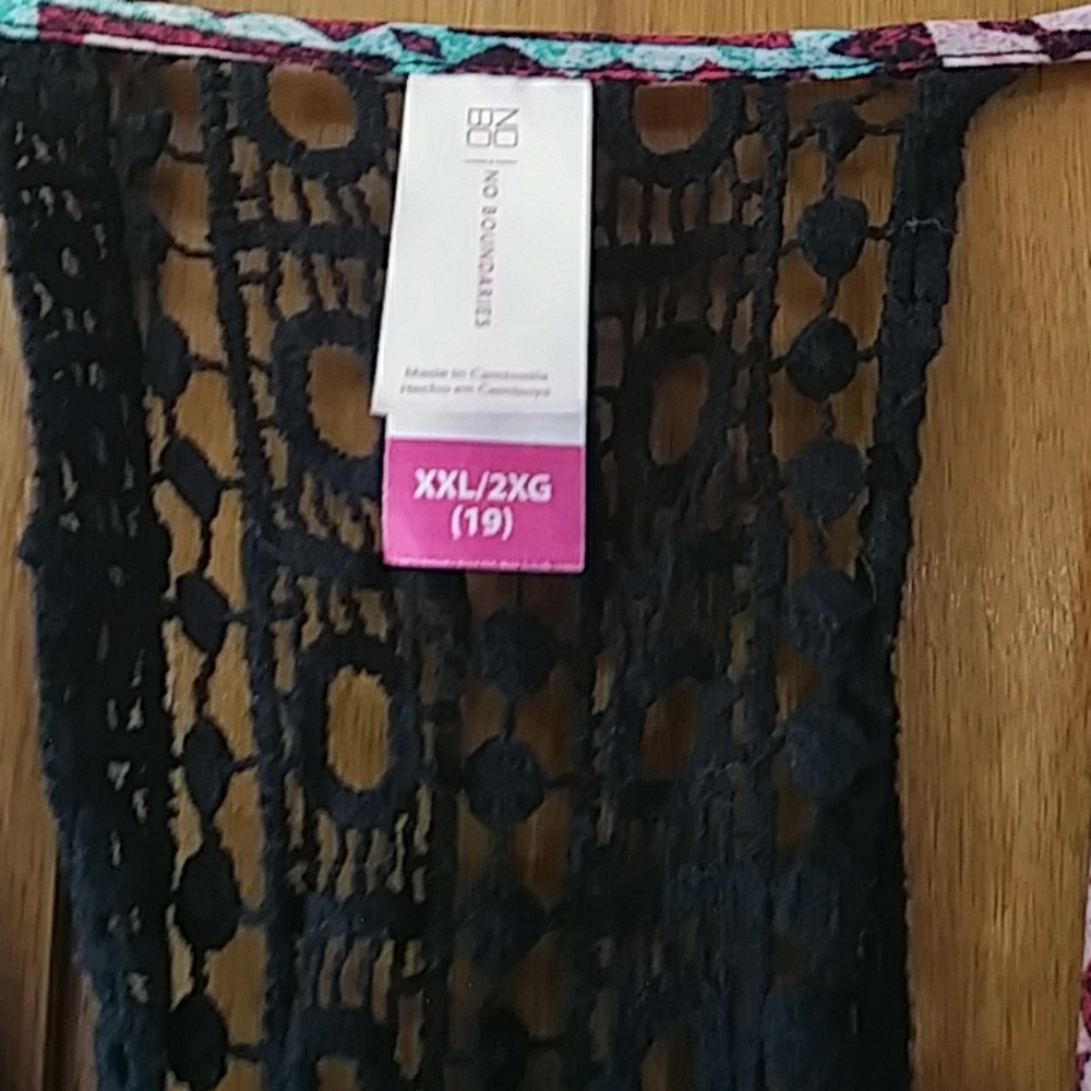 Aztec designed blouse - Picture 2 of 3
